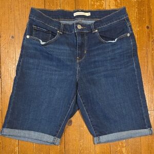 NWOT! Levi's Womens 28 Jean Shorts